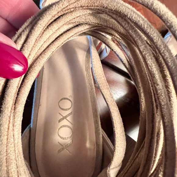 XOXO Elle Tan Tassel Sandals - Picture 8 of 8